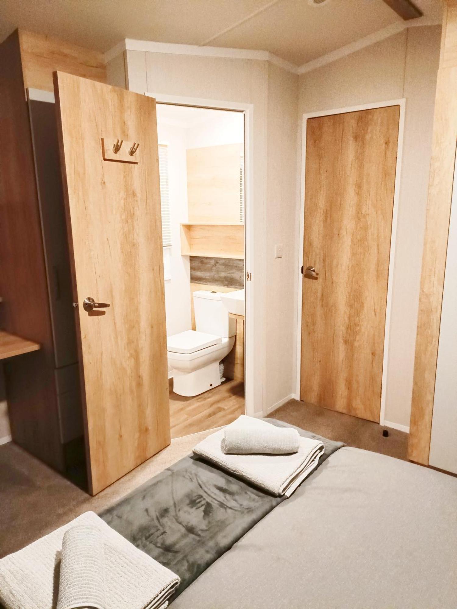 Hillingworth'S Hot Tub Retreat - Lochmaben Villa Dumfries Bagian luar foto