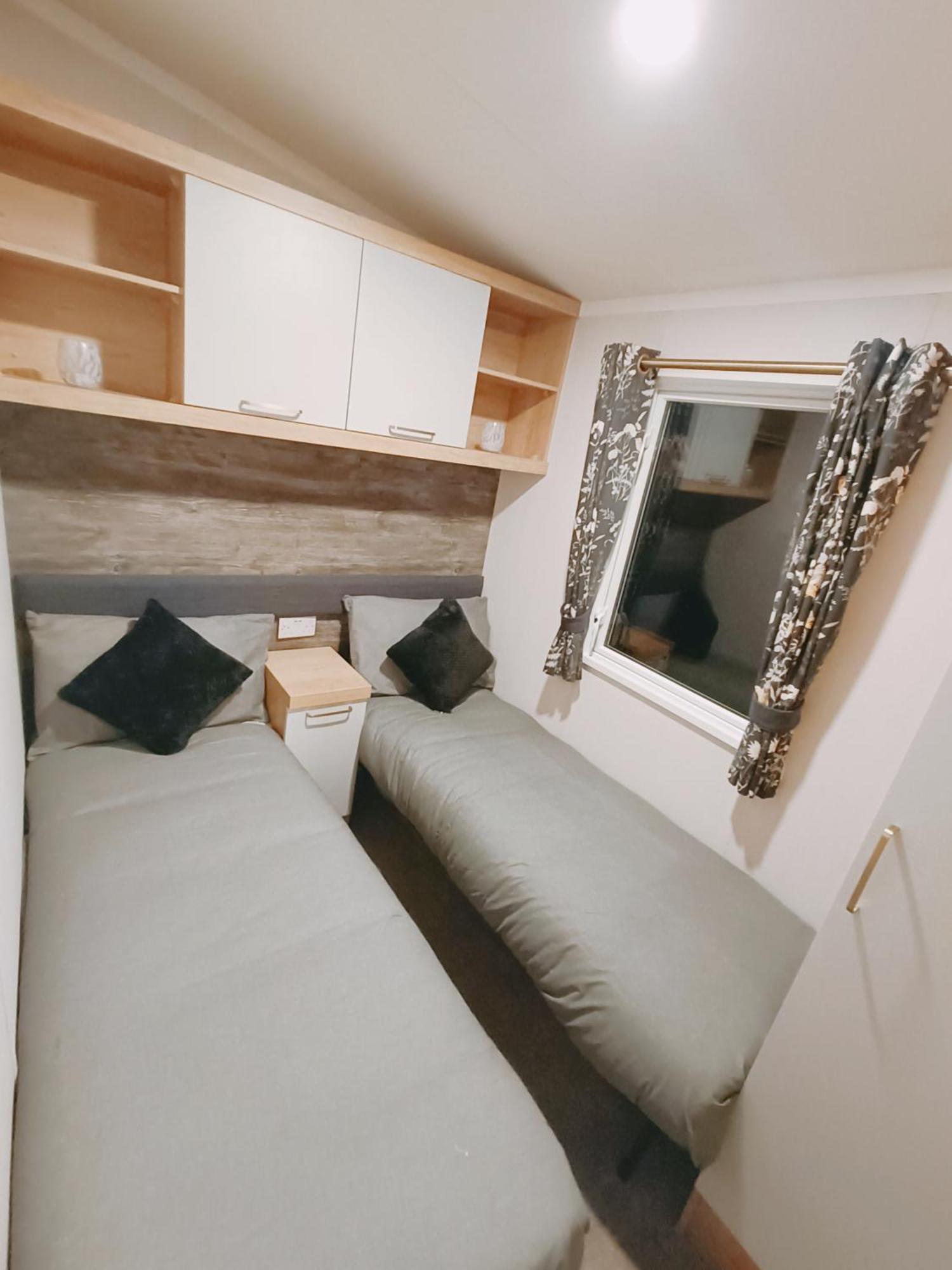 Hillingworth'S Hot Tub Retreat - Lochmaben Villa Dumfries Bagian luar foto